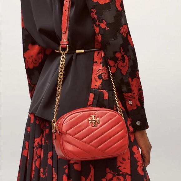 Tory Burch Kira Small Camera Bag Red NWT Gold Chain Link Strap - Picture 4 of 14